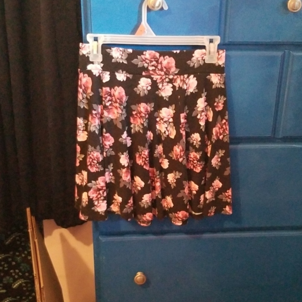 3/$20! Floral Ruffle Skirt - Picture 2 of 3